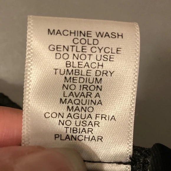 Simple elegance- high low semi transparent lacy black skirt - Picture 7 of 8